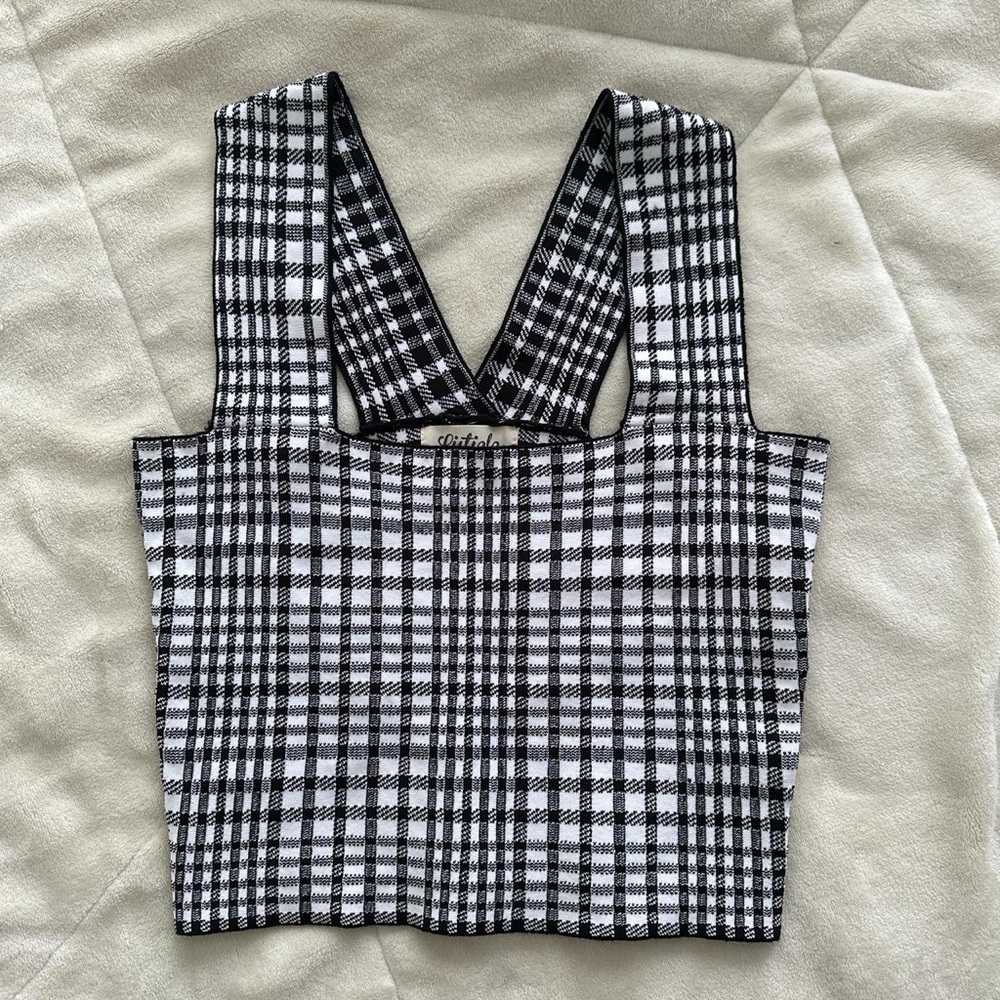 Listicle Black and White Checkered Crop Top